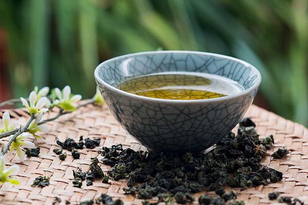 乌龙茶是绿茶吗（请问乌龙茶是属于红茶还是绿茶）